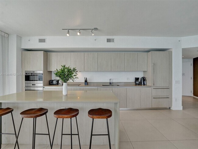 Building Photo - 4111 S Ocean Dr