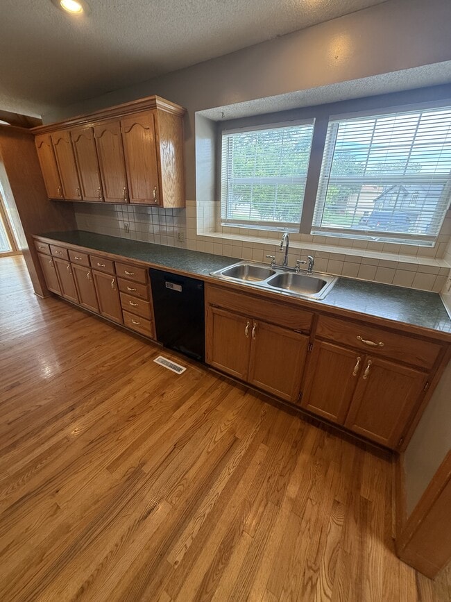Building Photo - 822 SW Montana Ridge Dr