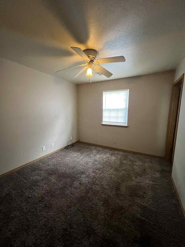 Building Photo - Nice 2 Bedroom 2 Bathroom Apartment Home i...