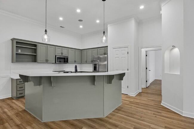 Building Photo - Large townhome in the Desirable Southbridge Community