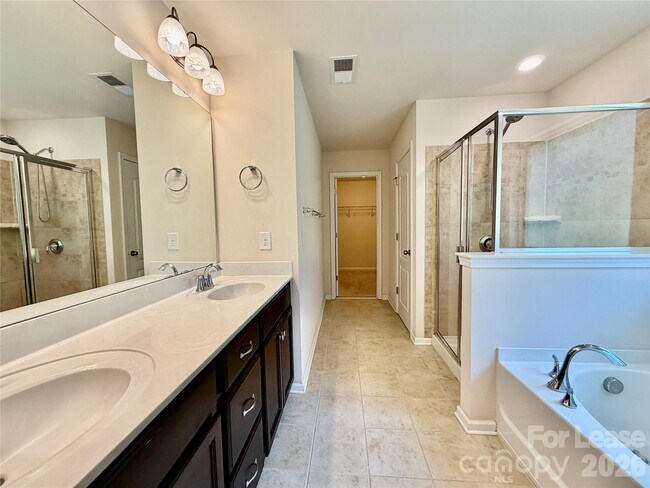Building Photo - 4019 Oakmere Rd