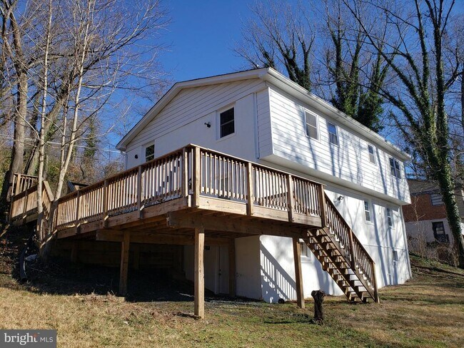 Building Photo - 1609 Lee Rd