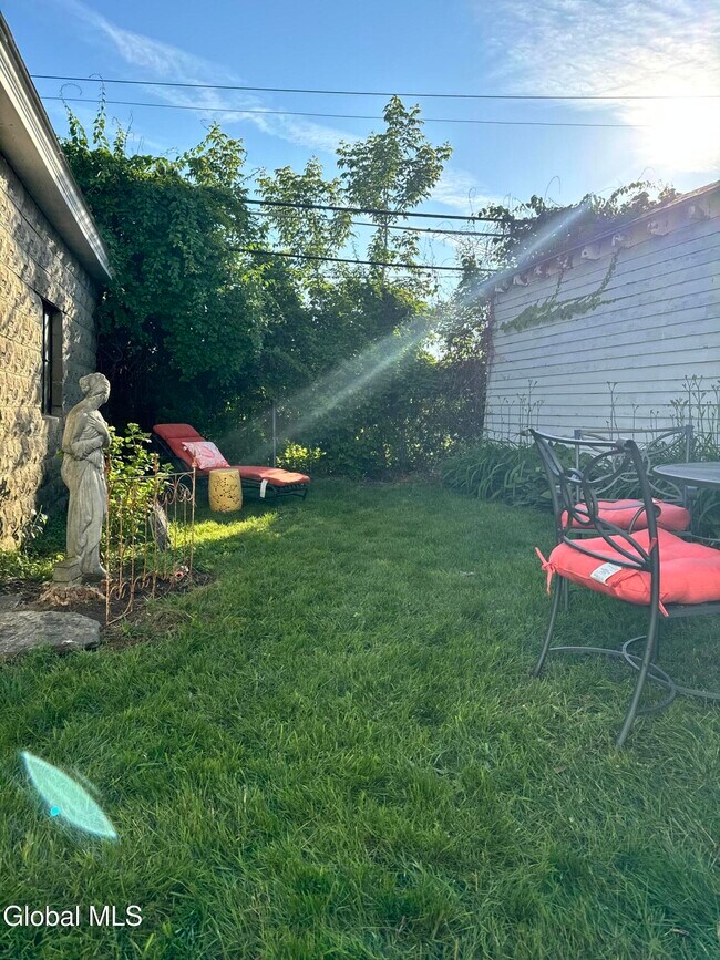 Building Photo - 7 Edison Ave