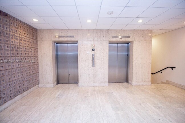 Building Photo - 2899 Collins Ave