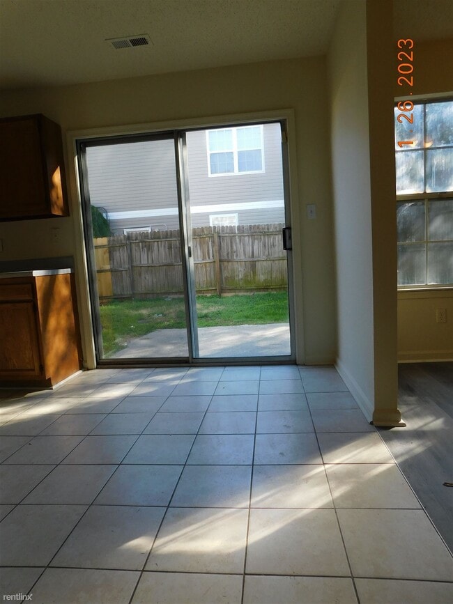 Building Photo - 3 br, 1.5 bath Townhome - 7926 Van Patten Rd