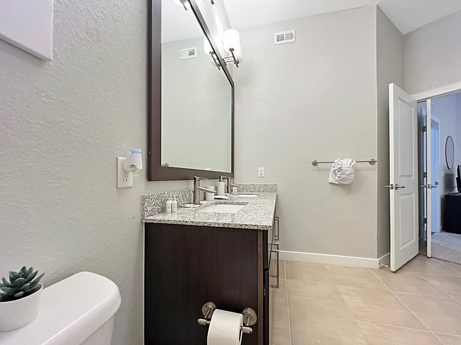 Building Photo - 2615 N Grady Ave