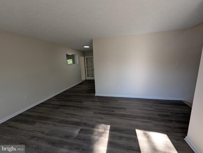 Building Photo - 6327 Willowood Ln