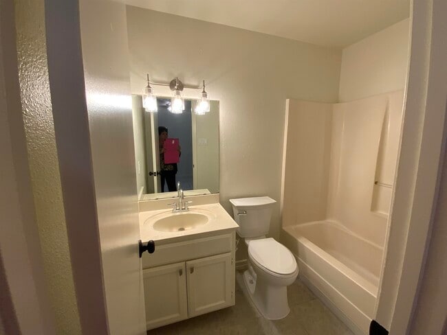 Building Photo - 119 Tours Ln
