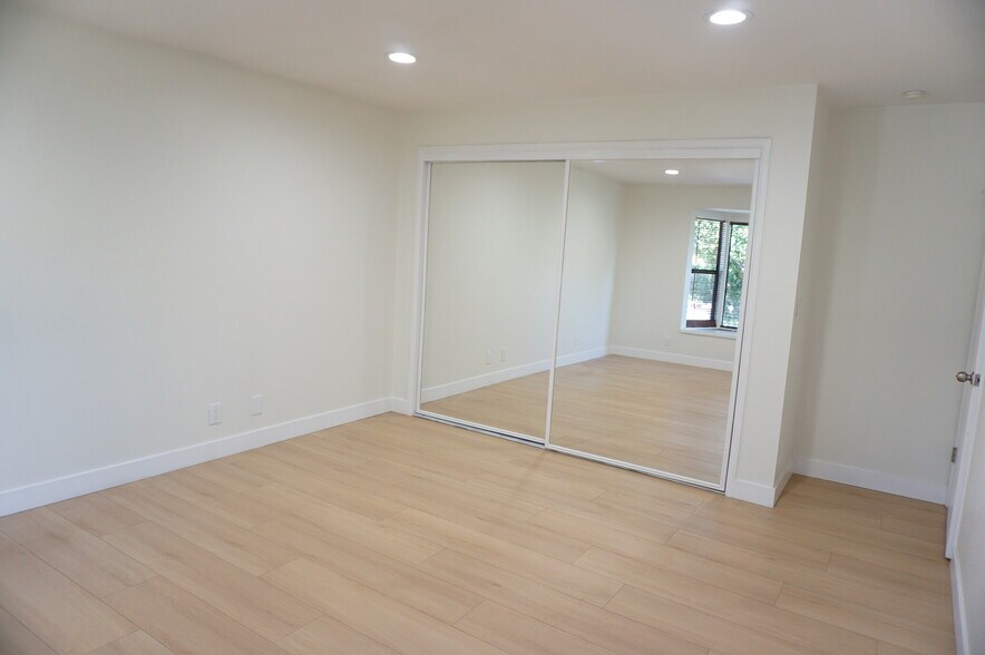 Building Photo - 3948 Pennsylvania Ave