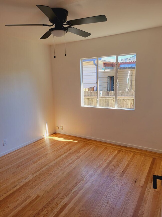 Building Photo - AVAILABLE NOW! 3 BEDROOM/2 BATH IN FAIRFIELD