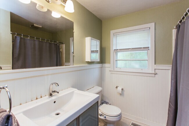 Building Photo - 365 Holman Ave