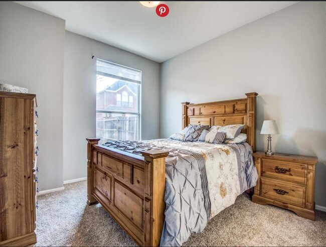 Building Photo - 2824 Thorncreek Ln