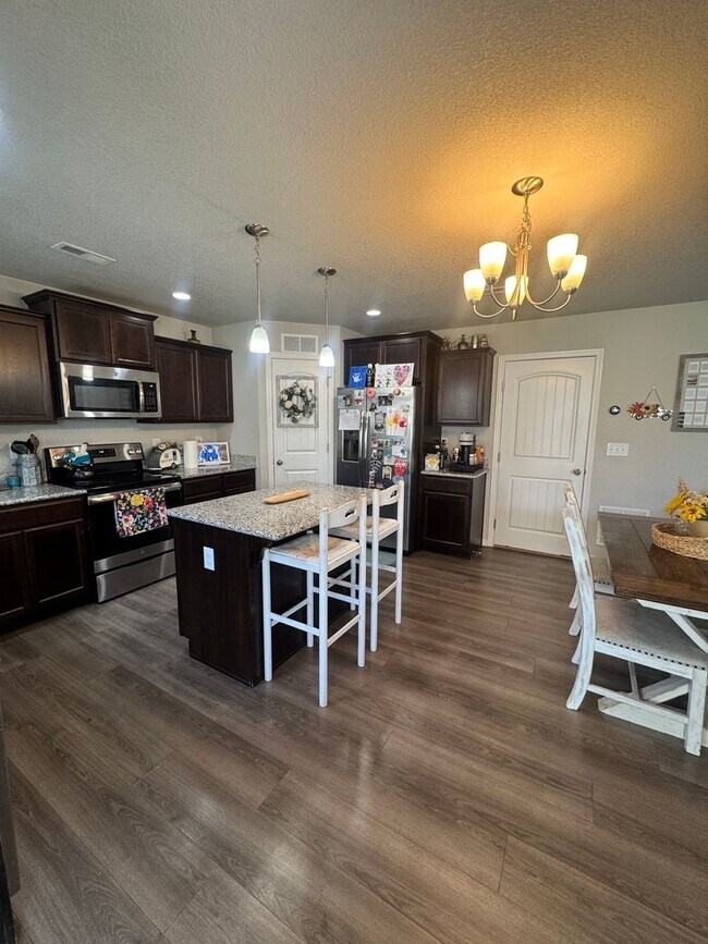 Building Photo - 3 Bed 2.5 Bath Home in Fountain Available in June