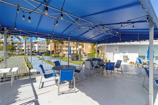 Building Photo - 455 Paradise Isle Blvd