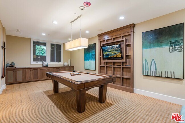 Building Photo - 6241 Crescent Park W