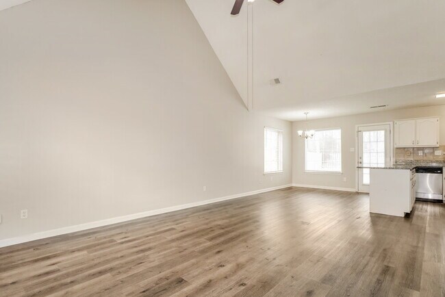 Building Photo - 8432 Creek Front Dr