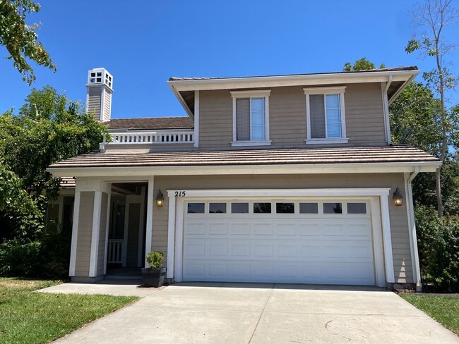 Primary Photo - Spectacular and Spacious 4 Bed / 3 Bath Sa...