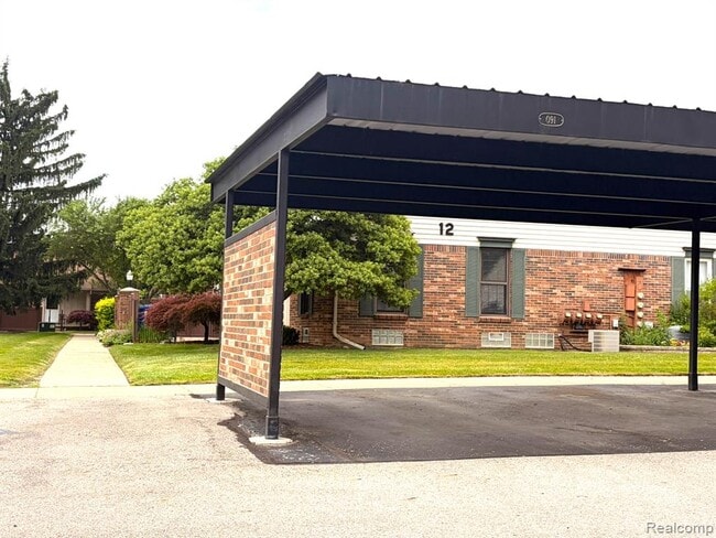 Building Photo - 41090 Southwind Dr