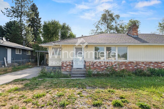 Building Photo - 822-824 N Wilbur Rd