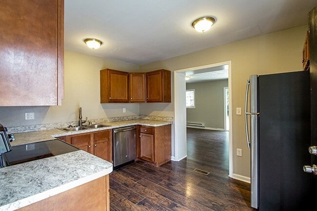 Building Photo - Everything' Is Updated!  4BR, 1BA -  Fully...