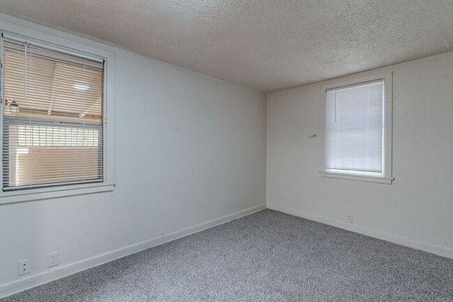 Building Photo - Centrally Located 4-Bed, 2-Bath Tucson Rental – Near U of A