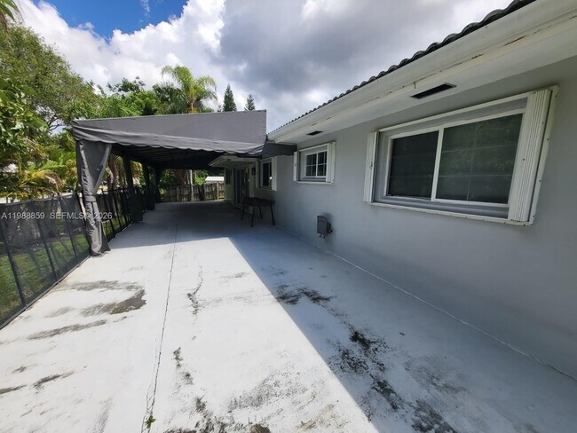 Building Photo - 9749 SW 213th Terrace