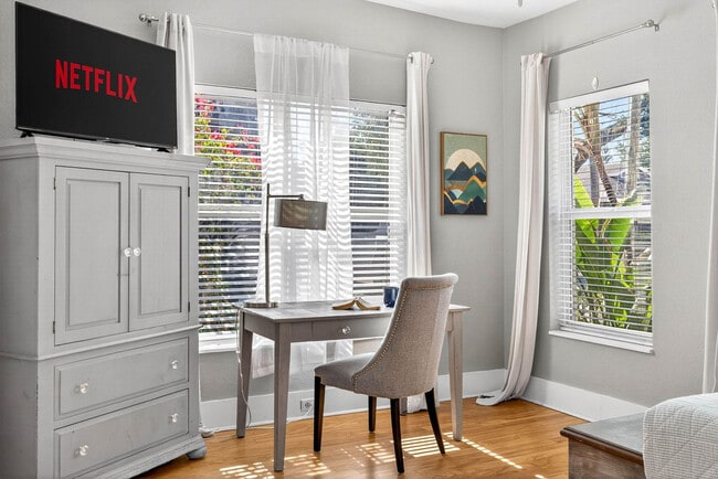 Building Photo - 2705 N Poplar Ave