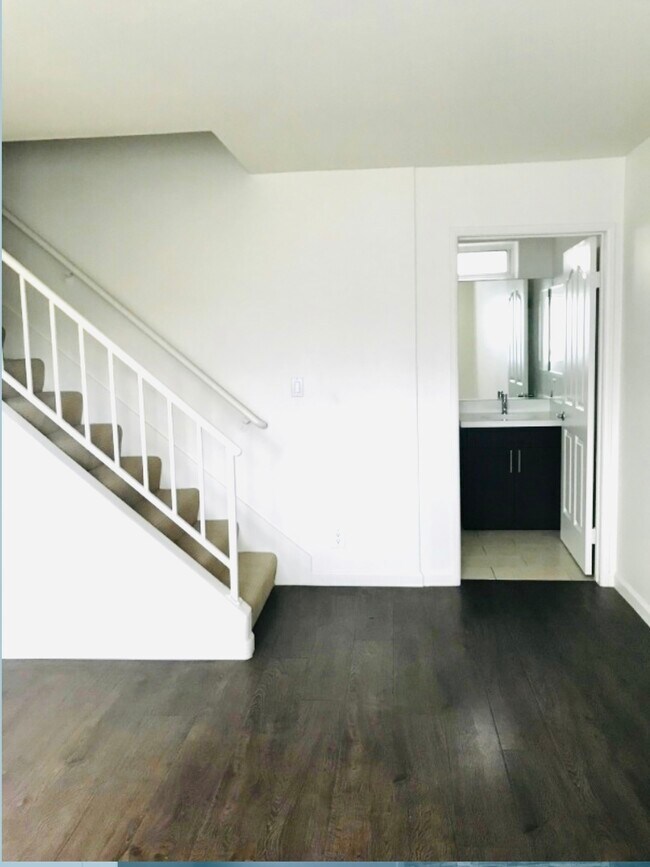 Building Photo - 13012 Riverside Dr