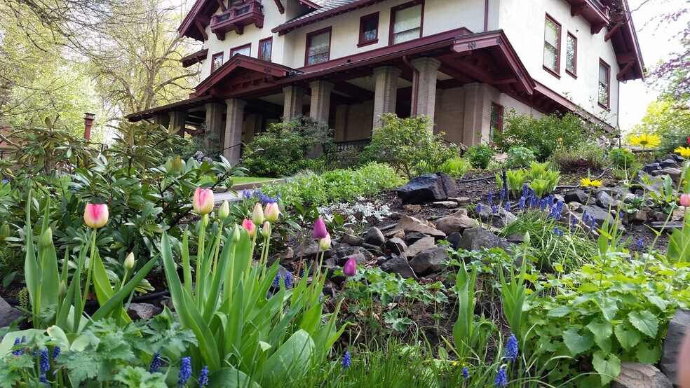 Building Photo - 1405 W 9th Ave