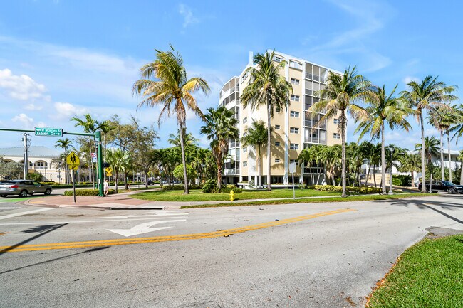 Building Photo - 555 Crandon Blvd