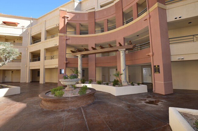 Building Photo - 220 E Flamingo Rd