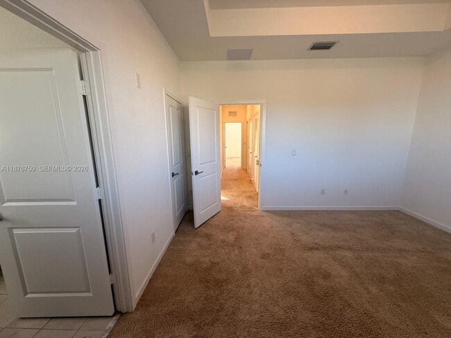 Building Photo - 871 SE 16th Ct