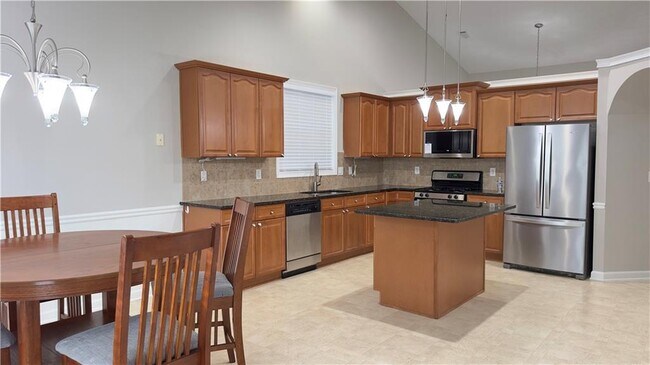 Building Photo - 2016 Jameson Cir NE