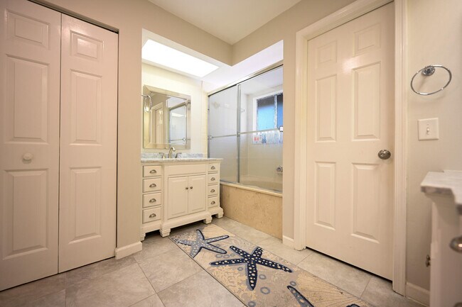 Building Photo - 5740 Coach House Cir