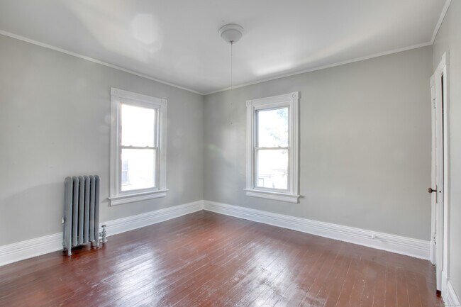 Building Photo - 325 Chestnut St