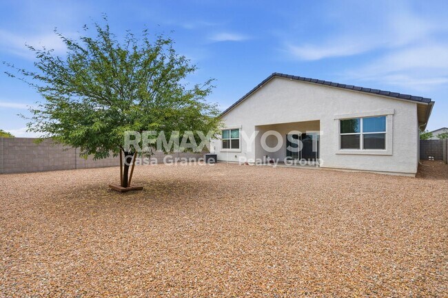 Building Photo - Beautiful Kitchen, Open Layout, and Room to Relax!
