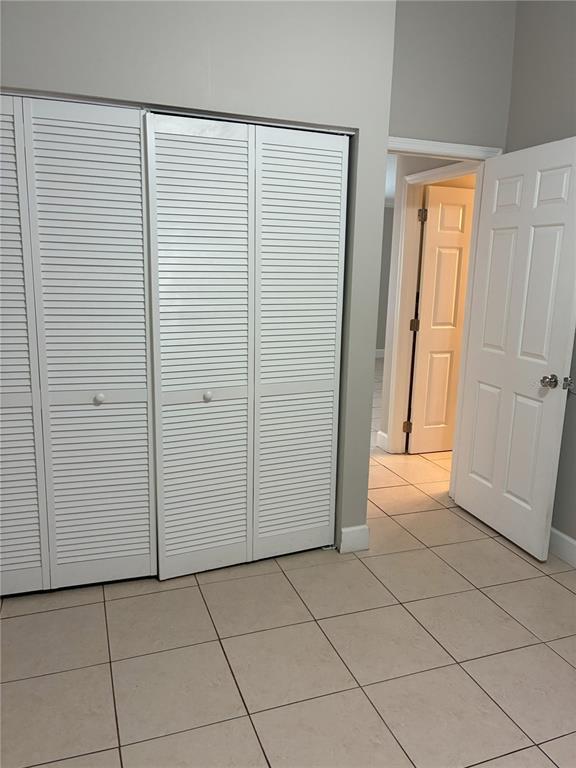 Building Photo - 2010 S Plainfield Dr