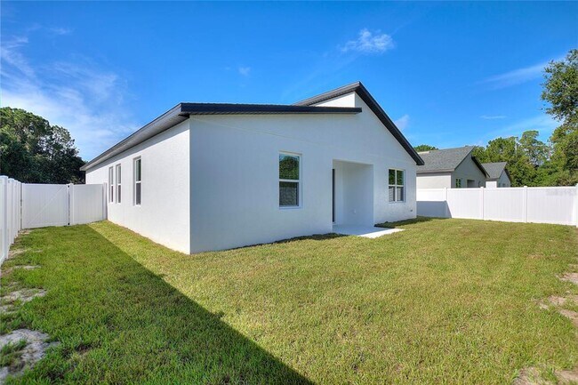 Building Photo - 326 Royal Palm Wy