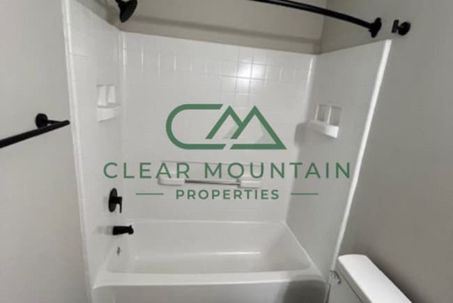 Building Photo - Beautifully Updated 4BR/2BA Home with Modern Finishes and Newly Built Dog Park!