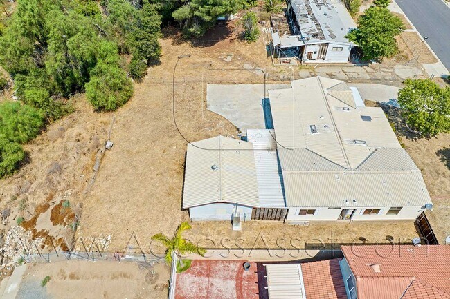 Building Photo - Cozy 2 Bed/1 Bath Unit In Peaceful Homeland Neighborhood!