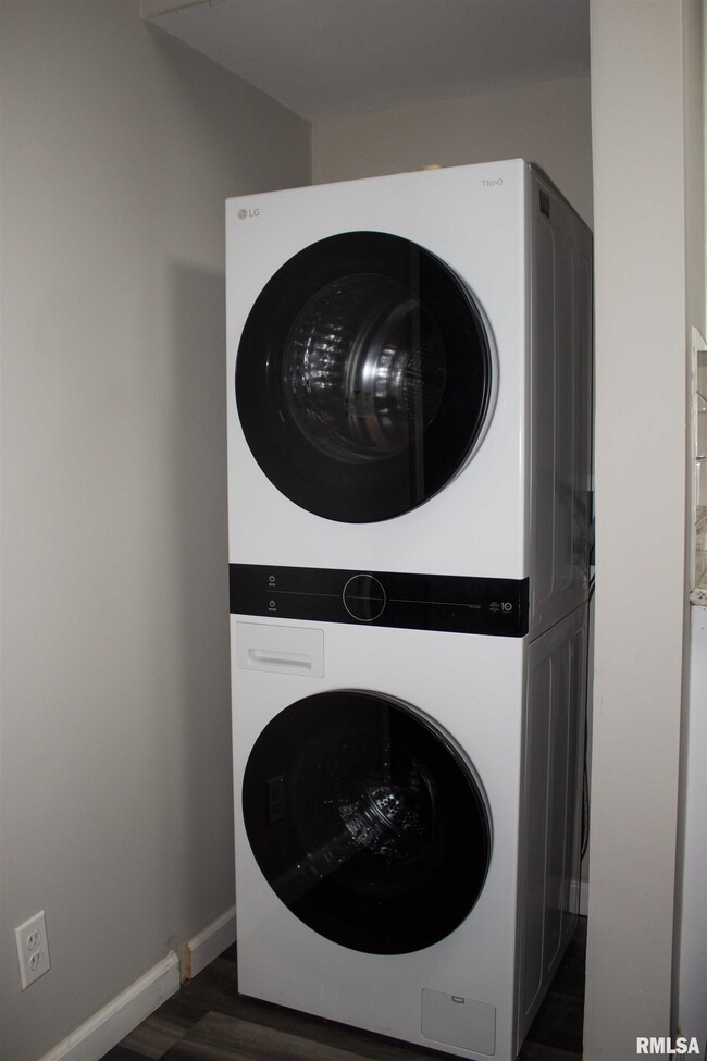 Building Photo - 2539 W Monroe St