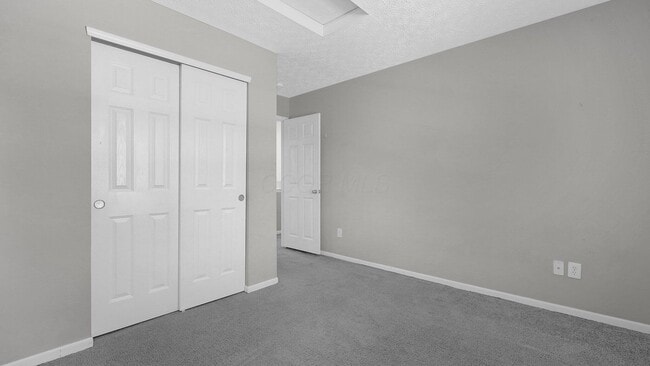 Building Photo - 133 Feathertip Ln