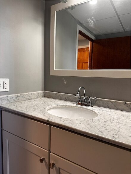 Building Photo - 24 Lewis St