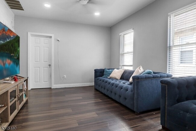 Building Photo - 737 Jackson Ave