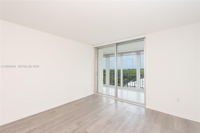 Building Photo - 600 Grapetree Dr