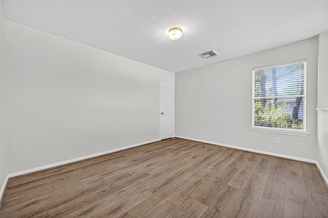 Building Photo - 1902 Sugar Pine Cir