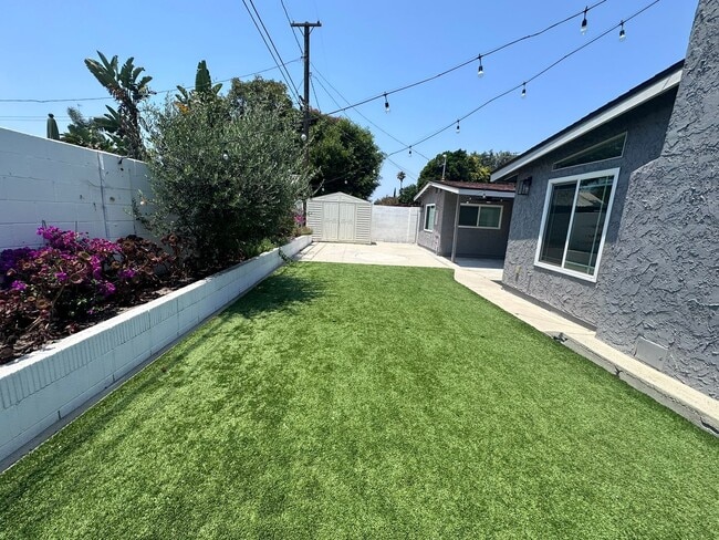 Building Photo - Spacious 3 Bed 3 Bathoom in Long Beach