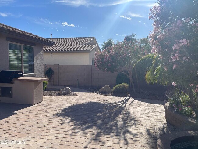 Building Photo - 2680 E Lodgepole Dr