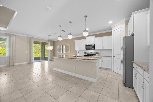 Building Photo - 2880 E Lake Pointe Dr