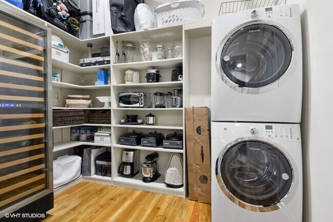 Building Photo - 312 N May St